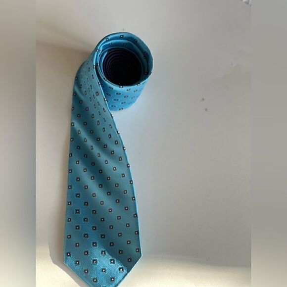 Rountree & Yorke Trademark Tie blue with square pattern 100% Silk - Picture 4 of 4